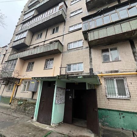 Квартира Эконом-Класса Возле Метро Левобережная Kiev Exterior foto
