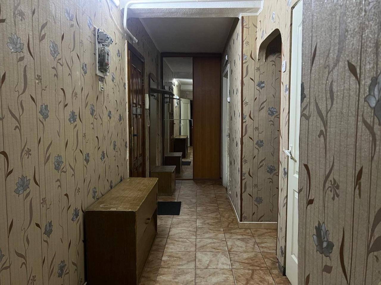 Квартира Эконом-Класса Возле Метро Левобережная Kiev Exterior foto